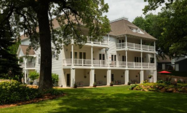 The Oakwood Inn Okoboji