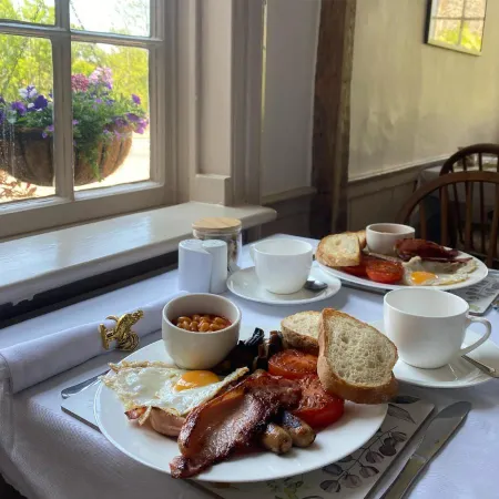 Three Cocks Hotel Отели в г. Гвернифед