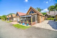 Okeechobee Cabin in Waterfront Community with Dock!