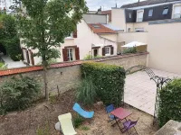 La Marina-Hostel-Center-Parking-StationtoParis