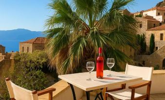Menexes Suites Monemvasia