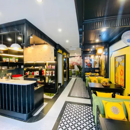 The Bamboo Palace Hotel & Residences Отели рядом с достопримечательностью «Бухта Халонг»