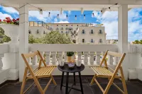 City Port Hotel by Sea N Rent - Mountain view