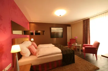 Strandhotel Seenelke Отели в г. Вильгельмсхафен