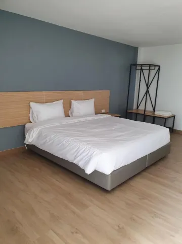 ห้องดีลักซ์ เตียงใหญ่ 1 เตียง