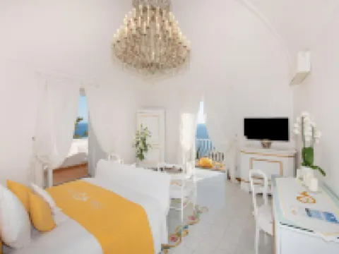 ヴィラ イアラ ポジターノのホテル