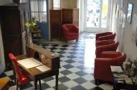Hôtel du Cours Hotels in Pertuis