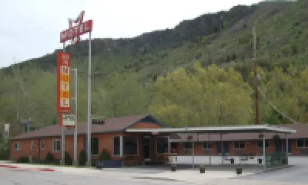 Lava Spa Motel & RV