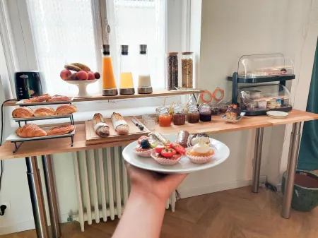 Le Huis Clos Отели рядом с достопримечательностью «Парк Мини-Шато»