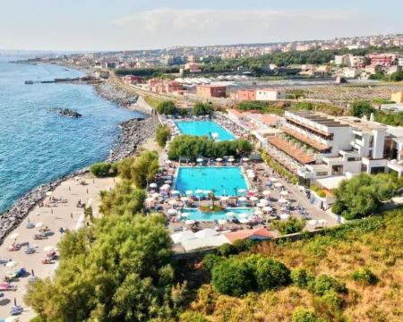 ホテル プンタクオットロベンティ エルコラーノのホテル