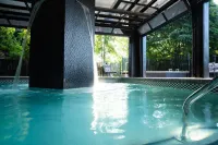 The Earl in Charlevoix - Pool