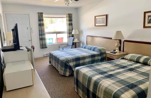 方迪巖汽車旅館巧克力河濱別墅酒店