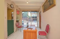 RedDoorz Syariah Near Suramadu Hotels in Semampir