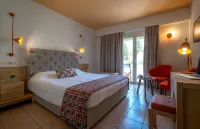 Flisvos Royal Hotel & Suites