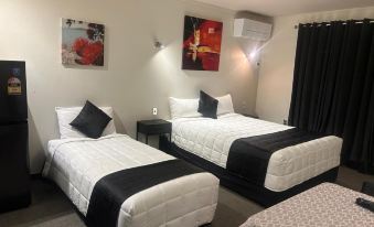 Aquarius Motor Inn
