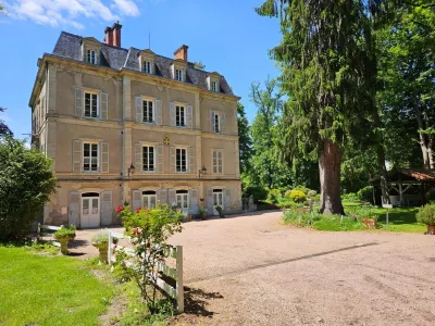 Château de MontSablé Hotels in Thiers