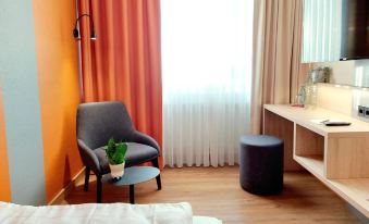 Heinrich Pesch Hotel