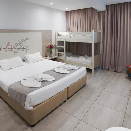 Nicholas Color Hotel Отели рядом с достопримечательностью «Ayia Napa Harbour»
