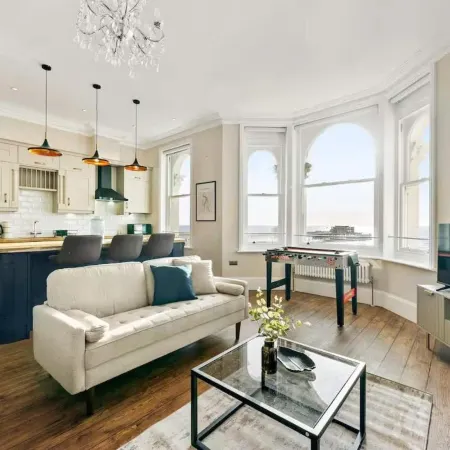 Seafront Duplex Worthing Beach - Sea Views 8 Guests