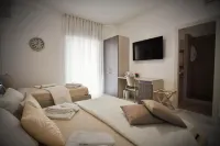 Central Apartments - parking
