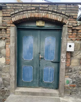 Old House - parcheggio