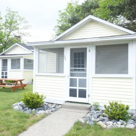 Drake's Island Resort & Cottages