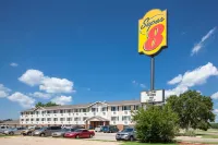 Super 8 by Wyndham Manhattan KS Hotel a Manhattan