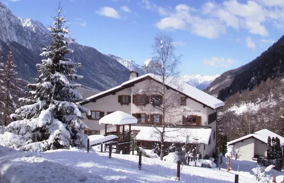 普蘭扎伊拉民宿