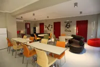 Stay Hybrid Youth Hostel