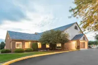 Super 8 by Wyndham Dodgeville Hotels in Mineral Point