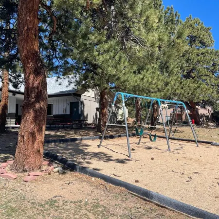 Saddle & Surrey Motel