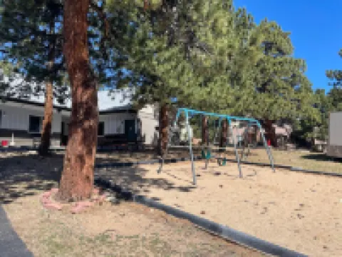 Saddle & Surrey Motel