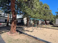 Saddle & Surrey Motel