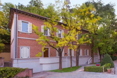 Villaggio Narrante - Foresteria Delle Vigne فنادق في سيرالونجا دي ألبا