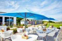 St Moritz Hotel and Cowshed Spa - parkir