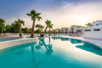 Pareus Beach Resort - Uima-altaat