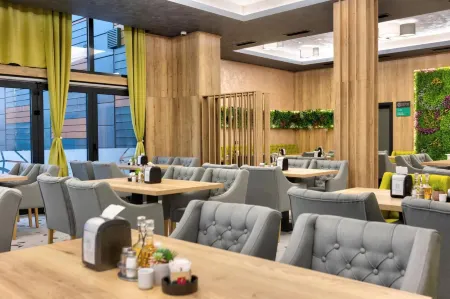 Hotel Emerald Отели в г. Благай