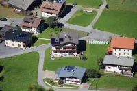 Haus Alpina & Landhaus Schöpf - parking