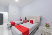 RedDoorz Syariah Near Alun Alun Sumedang Hotel a Cimalaka