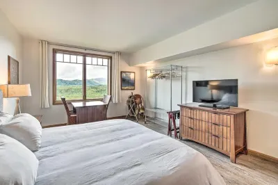 The Lodge at Suncadia Condo River and Mtn View