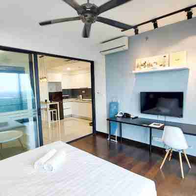 Almas Suites Puteri Harbour 1 Bedroom with Balcony by 9 Sands Rooms