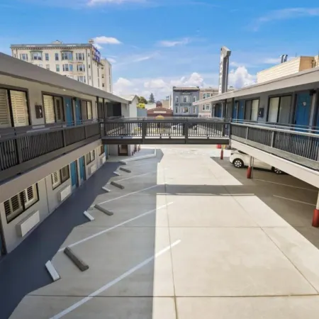 Geary Parkway Motel Отели рядом с достопримечательностью «Музей Майкла Генри де Янга»