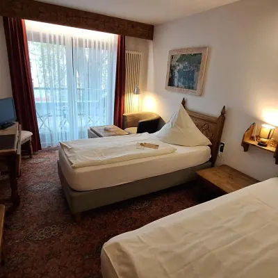 Solitaire Hotel Отели рядом с достопримечательностью «Дворец Шенхаузен»