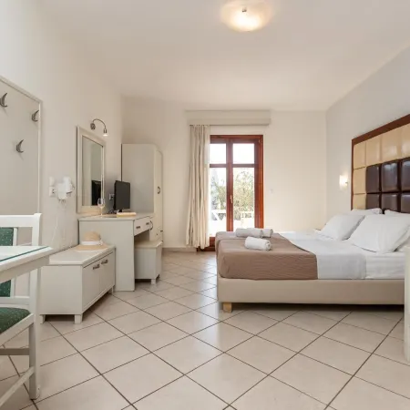 Plaka Hotel II