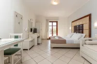 Plaka Hotel II