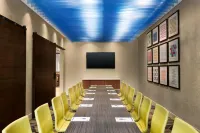 Holiday Inn Express & Suites Yorkville Hotel a Bristol Township