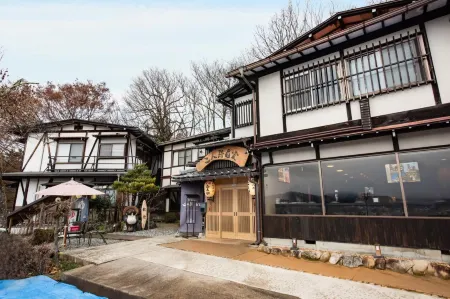 Hidatakayama Futarishizuka Hakuun Отели рядом с достопримечательностью «Takayama Jinya»