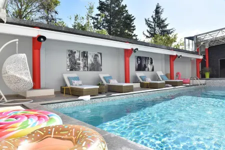 Hôtel Arles Plaza Отели в г. Арль