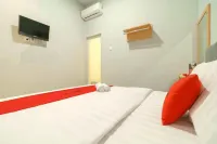 RedDoorz @ Helvetia Medan 2 Hotels near Green Hill Sibolangit