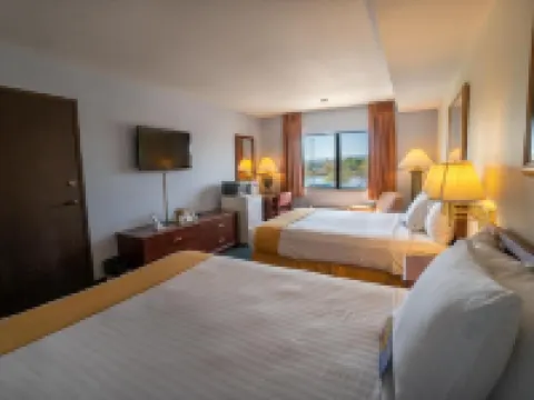 Clover Island Inn Hotels in Kennewick